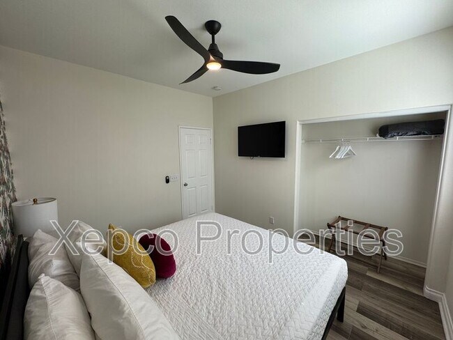 Building Photo - 80746 Diamondback Trail