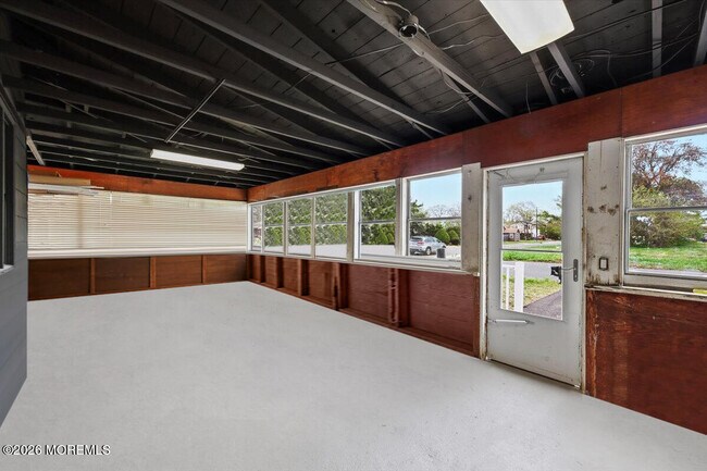 Building Photo - 506 Lloyd Rd