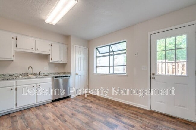 Building Photo - 302 Ash Forge Dr
