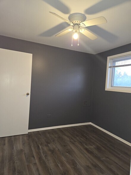 Building Photo - 19 E Palatine Rd