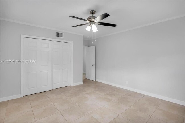 Building Photo - 812 Holly Ln