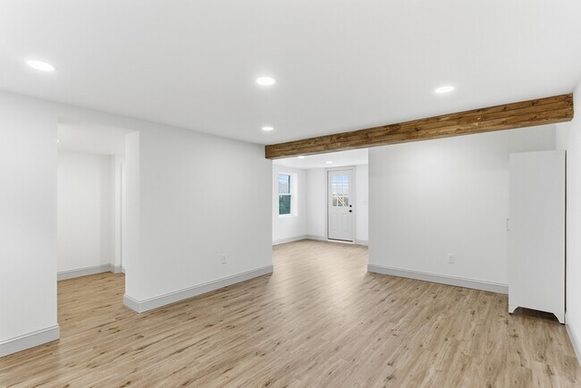 Building Photo - 944 Murphy Ave