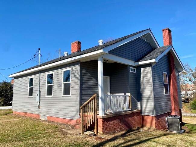 Building Photo - 3 bed/ 2 bath house in Seneca