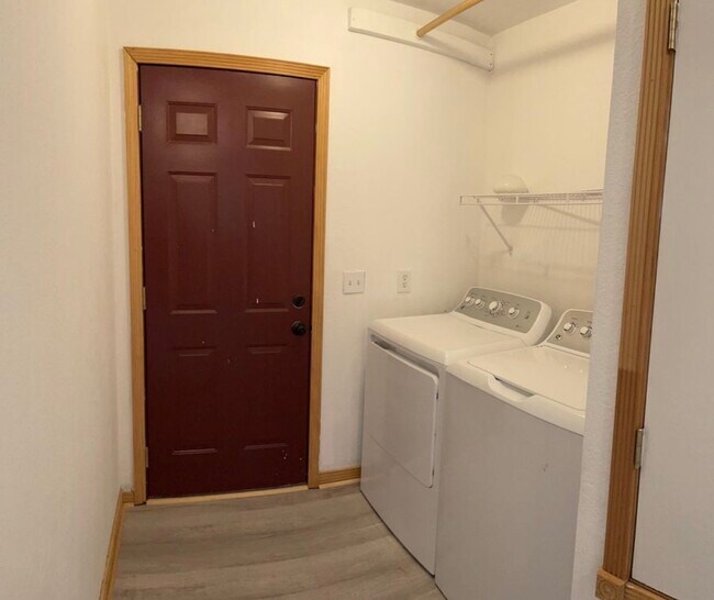 Building Photo - 4110 Derrick St