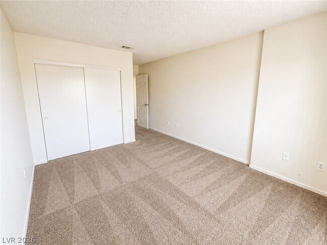 Building Photo - 7100 W Pirates Cove Rd