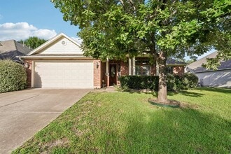 Building Photo - 10028 Lisi Anne Dr