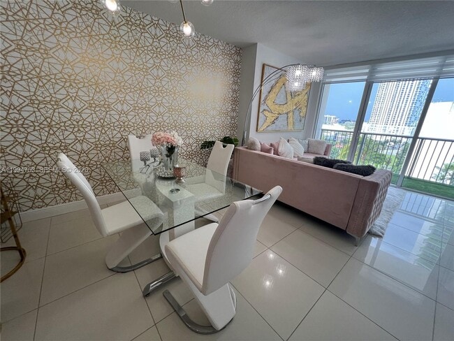 Building Photo - 1750 N Bayshore Dr