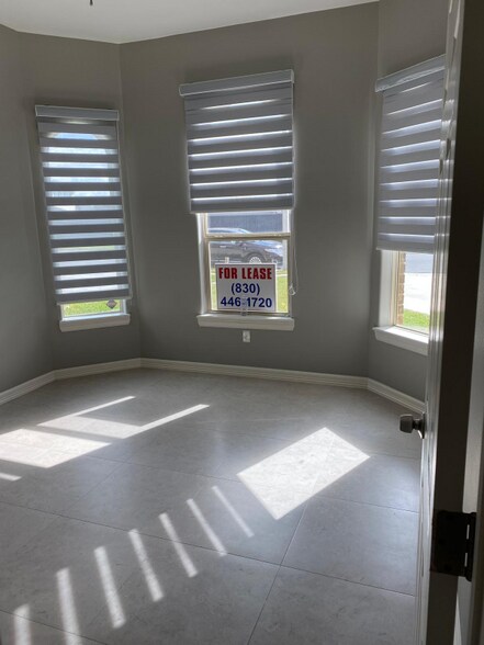 Building Photo - 3873 Tolosa St