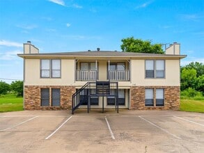 Building Photo - 143 Allencrest Dr