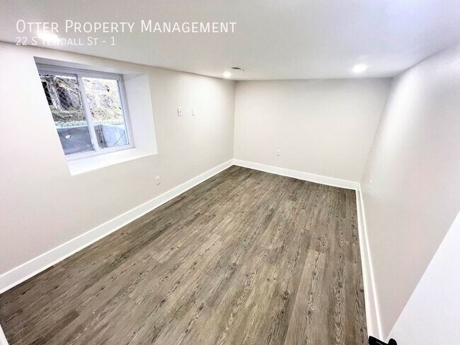 Building Photo - 22 S Yewdall St