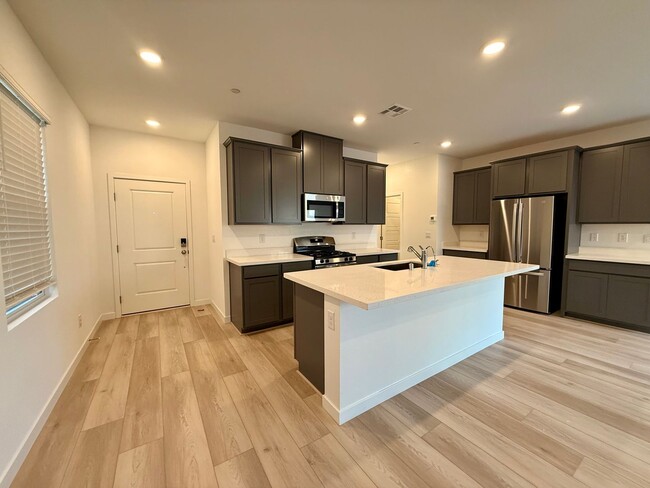 Building Photo - BRAND NEW 3 BED 2.5 BATH 2 CAR GARAGE SING...