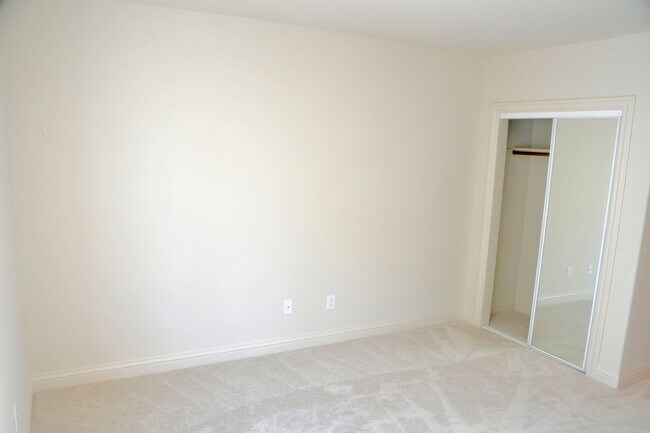 Building Photo - Remodeled 4BR/3BA Home Near Glen Park BART