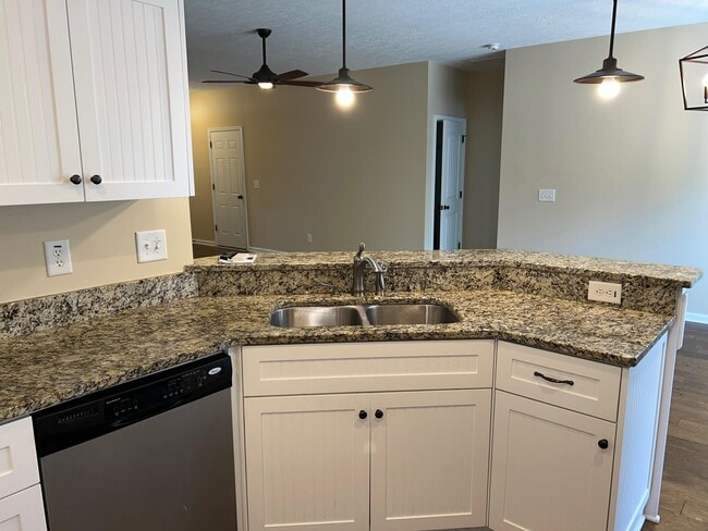 Building Photo - 172 Kline St NW