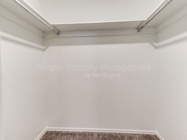 Building Photo - 606 Elmwood Dr