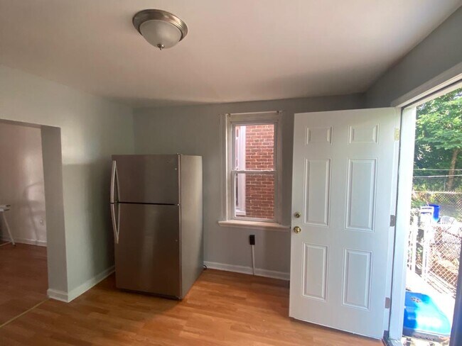 Building Photo - 1114 Jackson St