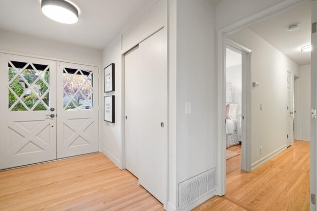 Building Photo - 3811 Farm Hill Blvd