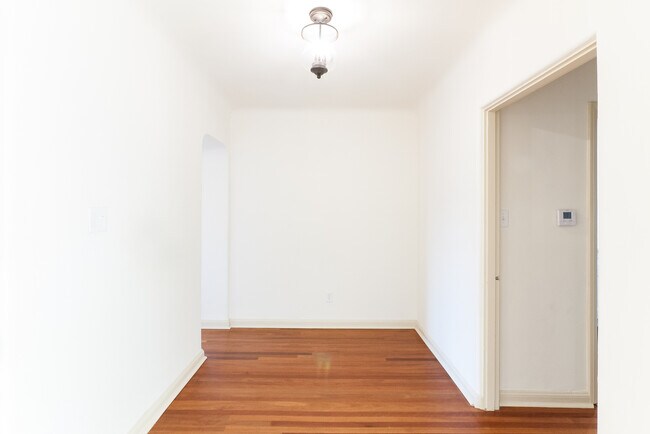 Building Photo - 1066  S Genesee-