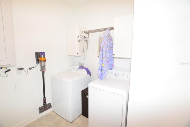 Building Photo - 5055 Hatchineha Ct