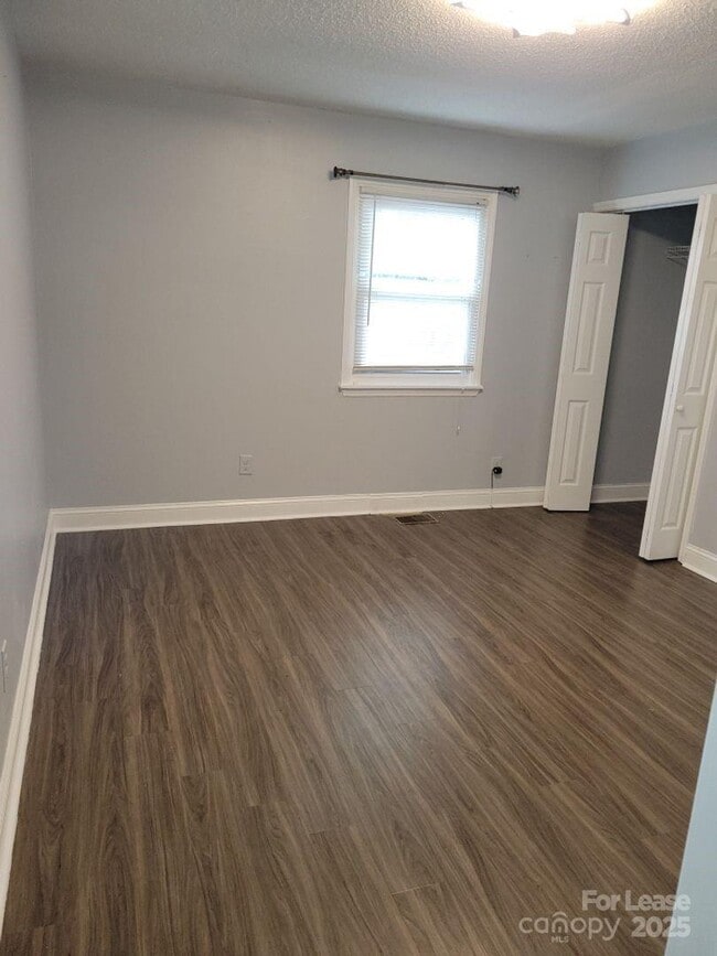 Building Photo - 1531 Longleaf Dr