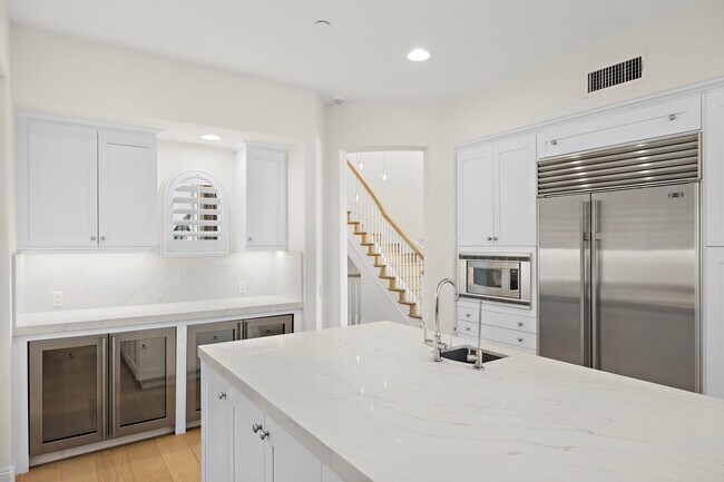 Building Photo - 150 Sidney Bay Dr