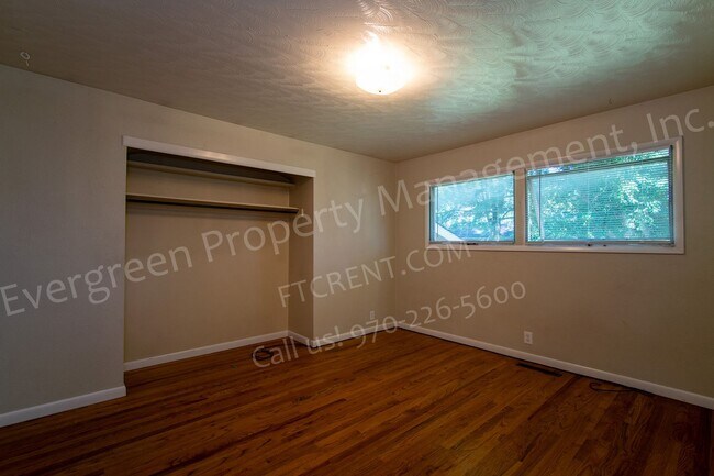 Building Photo - 1916 Larkspur Dr