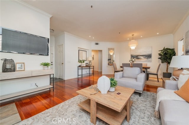 Building Photo - 2 Ellisworth Aisle