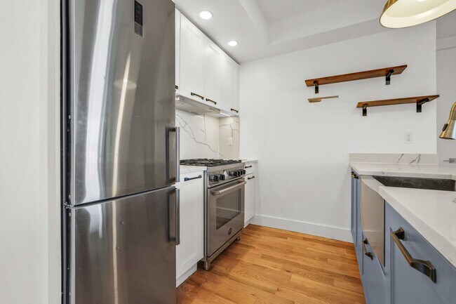 Building Photo - 627 DeKalb Ave