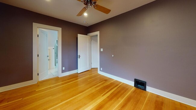 Building Photo - 812 W Bothwell St