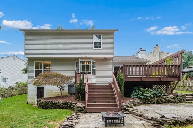 Building Photo - 5562 Sponseller Ct