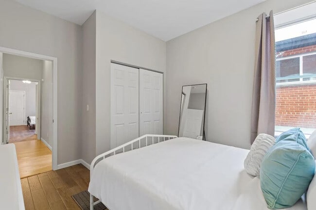 Building Photo - 2366 Lawrence St