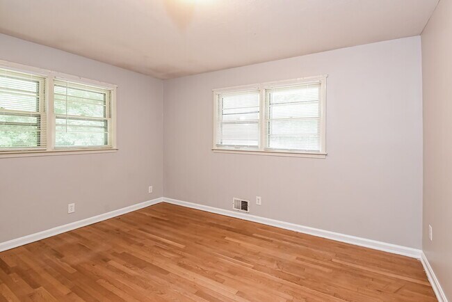 Building Photo - 4630 Cresant Ln
