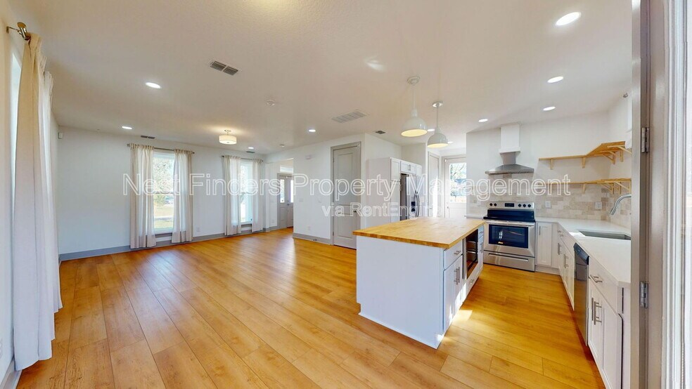 Building Photo - 966 Ingleside Ave