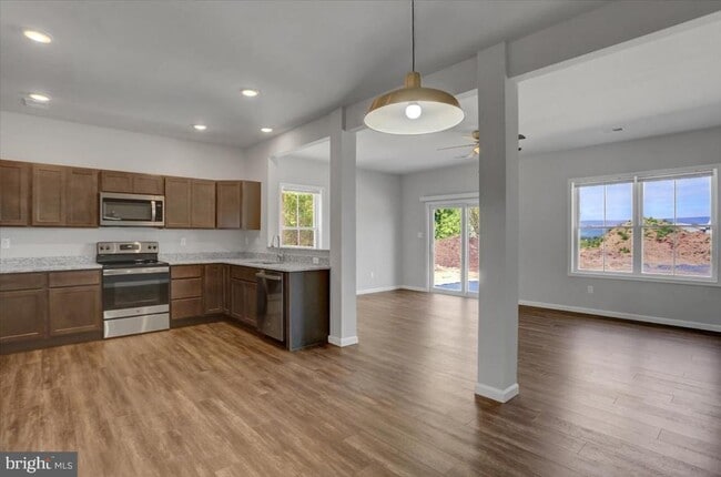 Building Photo - 1817 Holly Ln
