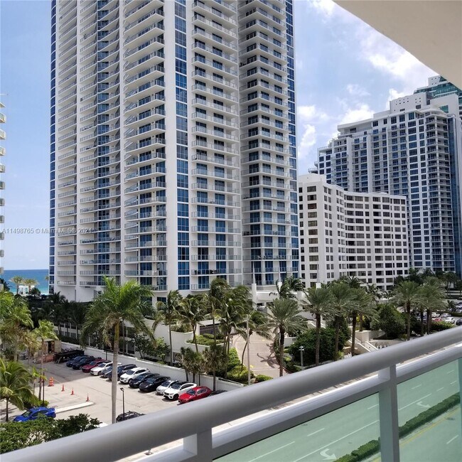 Building Photo - 3000 S Ocean Dr