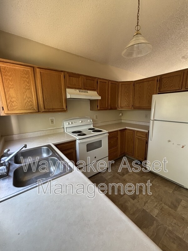 Building Photo - 5735 Grapevine Dr