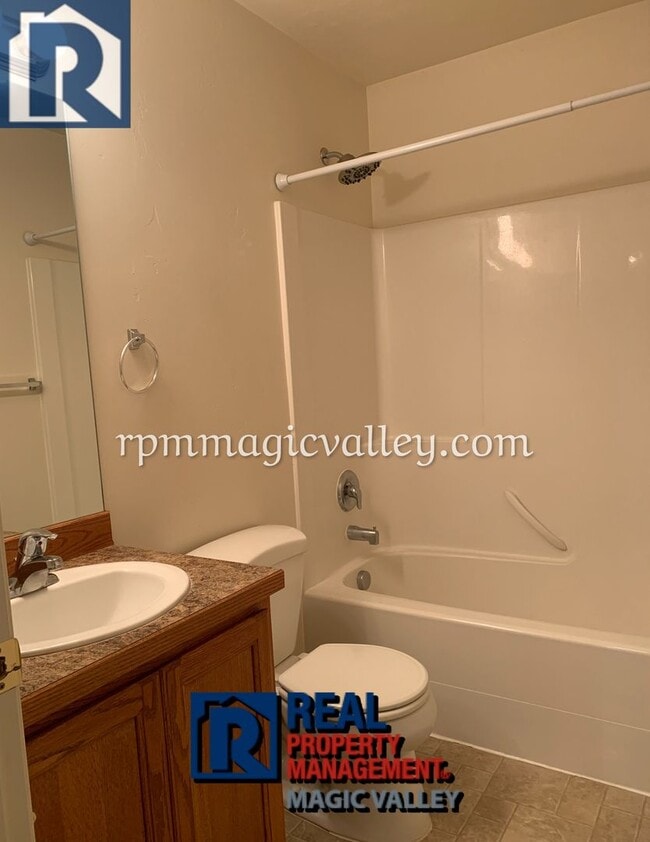 Building Photo - Cute Single-Family Home Available!!