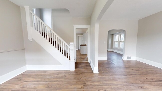 Building Photo - 5 bedroom/1 bath, Old Brooklyn