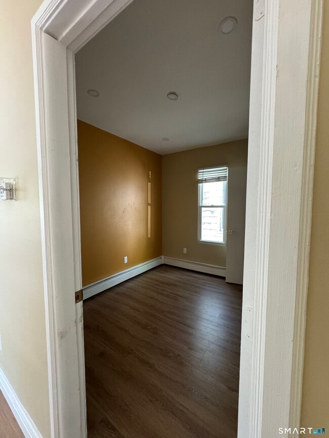 Building Photo - 156 Wolcott St