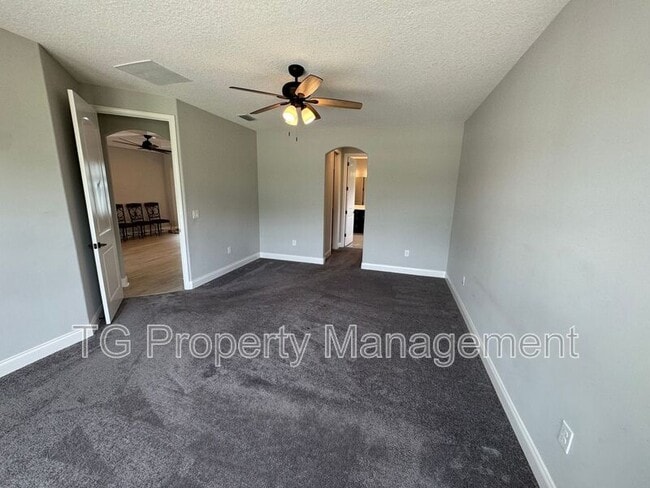 Building Photo - 64 Rose Dew Dr