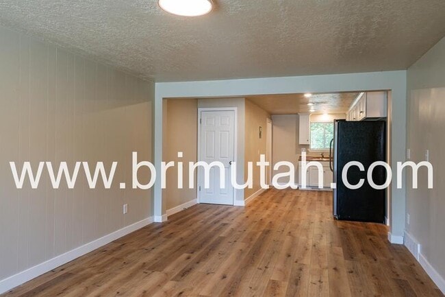 Building Photo - 2393 E 3000 S