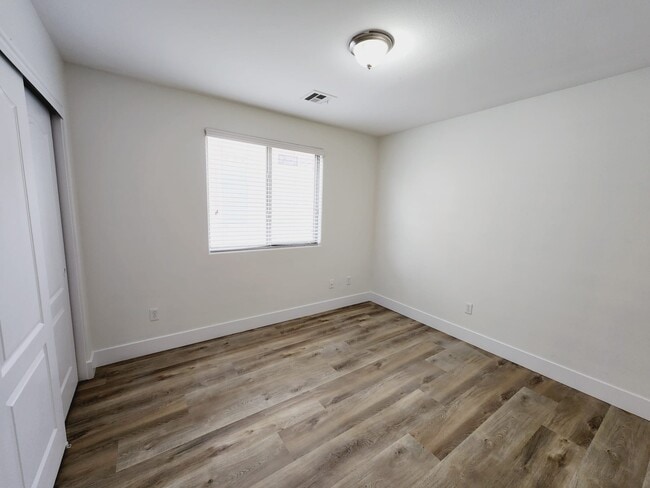 Building Photo - 7445 Calzado Dr