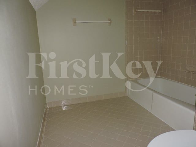 Building Photo - 2056 Kingsrow Pkwy