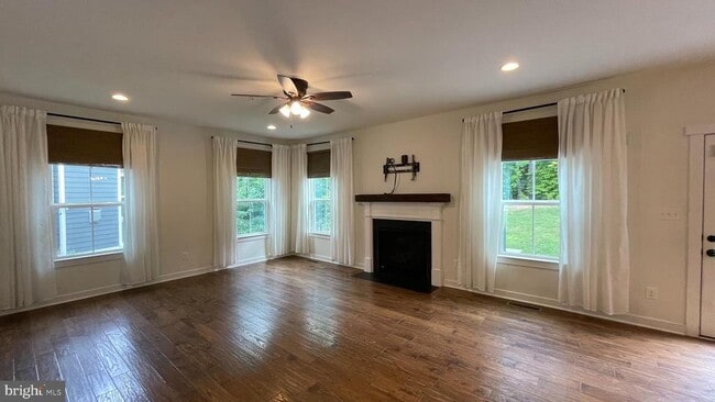 Building Photo - 2309 Harmsworth Dr