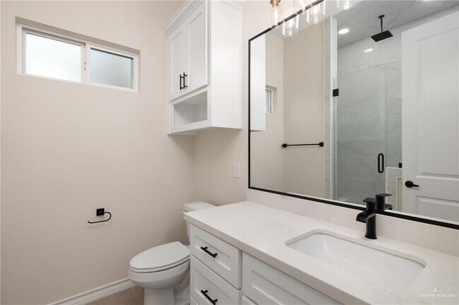 Building Photo - 22 Linva Ave