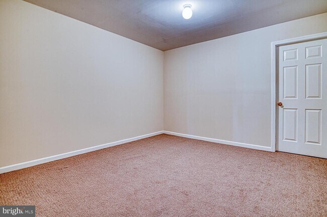 Building Photo - 1802 Schindler Dr