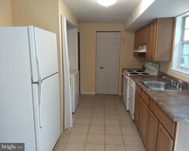 Building Photo - 743 Jackson St