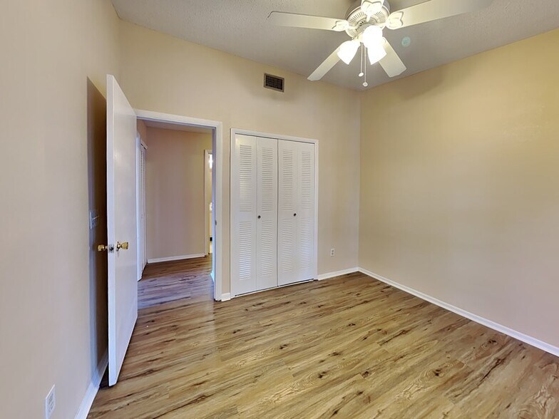 Building Photo - 2758 Oak Park Way