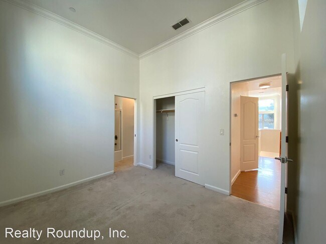 Building Photo - 2 br, 2.5 bath House - 142 4th St