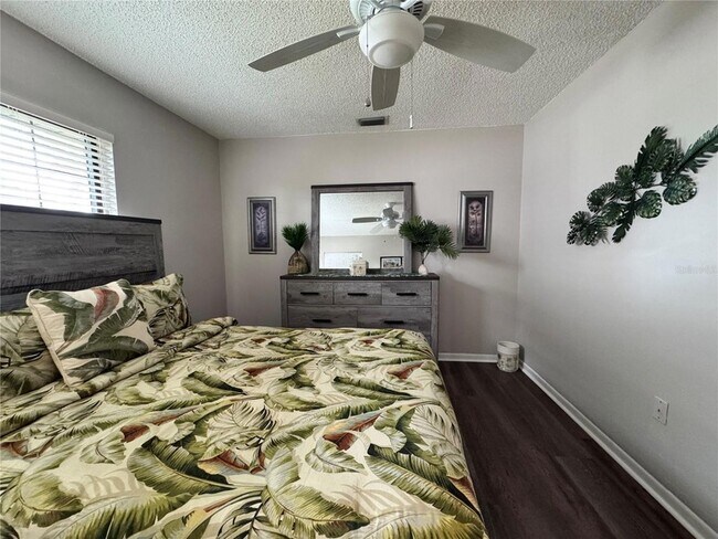 Building Photo - 290 Rotonda Cir