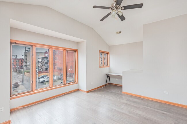 Building Photo - 2413 W Taylor St